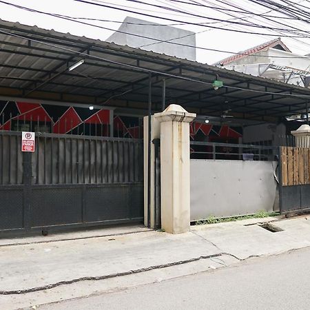 Cosmo Tanjung Duren Mitra Reddoorz Dżakarta Zewnętrze zdjęcie