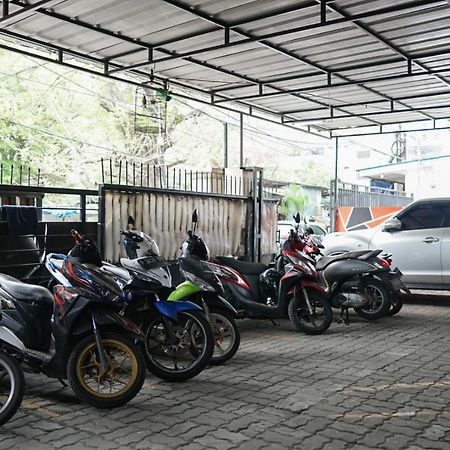Cosmo Tanjung Duren Mitra Reddoorz Dżakarta Zewnętrze zdjęcie