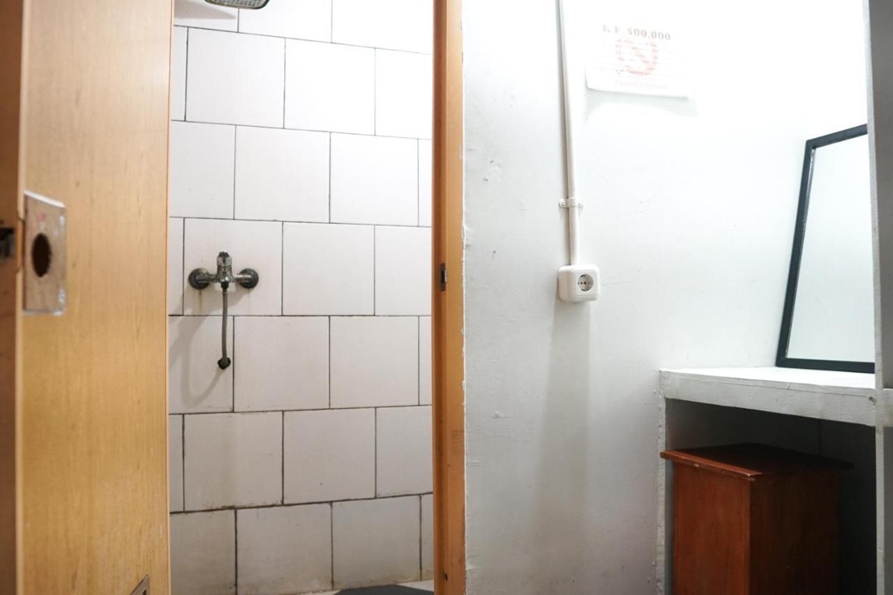 Cosmo Tanjung Duren Mitra Reddoorz Dżakarta Zewnętrze zdjęcie